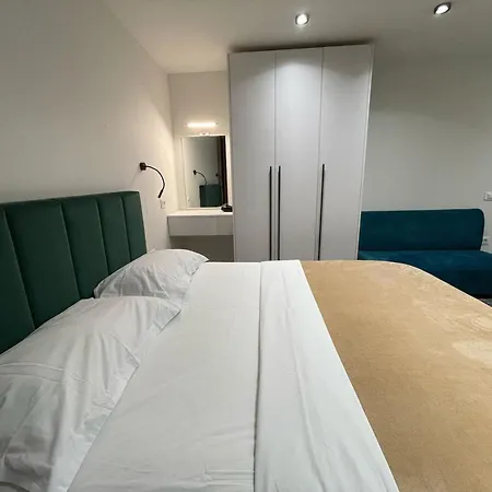 Le Petite - Enjoy Travel * ティラナ