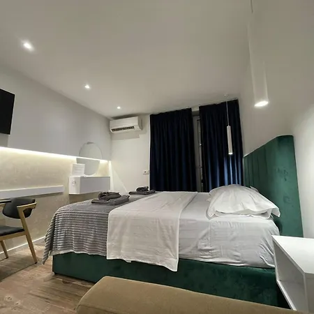 Le Petite - Enjoy Travel ティラナ